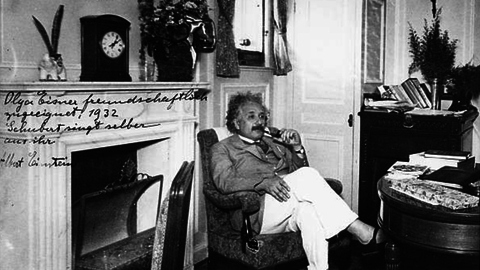 ألبرت أينشتاين