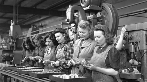 جذور الهجمات على الحقوق الإنجابية: تحليل ماركسي