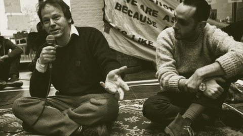 ديفيد غرايبر في خلال أحد نشاطات حركة &quot;احتلوا وول ستريت&quot;