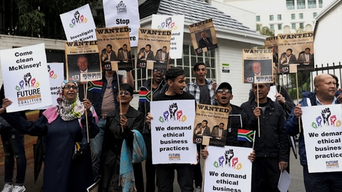 مظاهرة ضد ماكنزي