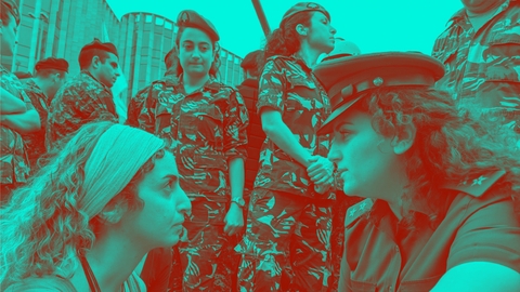 أقلّية «نسوية وتقاطعية» وأكثرية «رعائية»