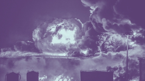 الهجوم على المنشآت النفطية