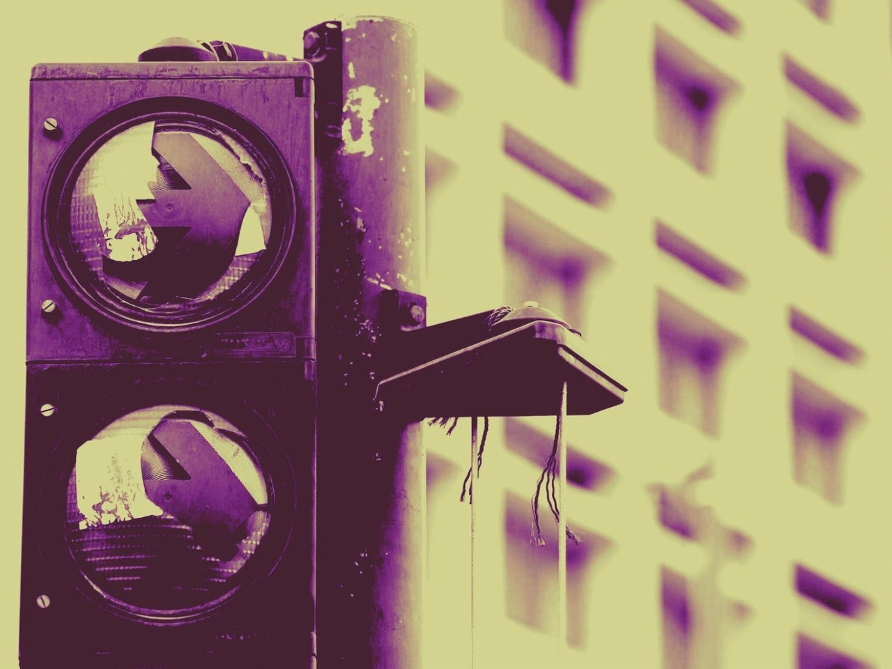 إشارة مرور معطّلة في بيروت (تصوير: مروان طحطح)