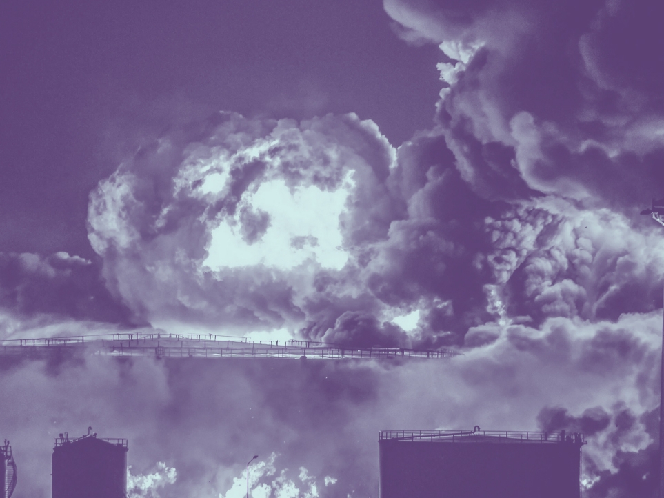 الهجوم على المنشآت النفطية