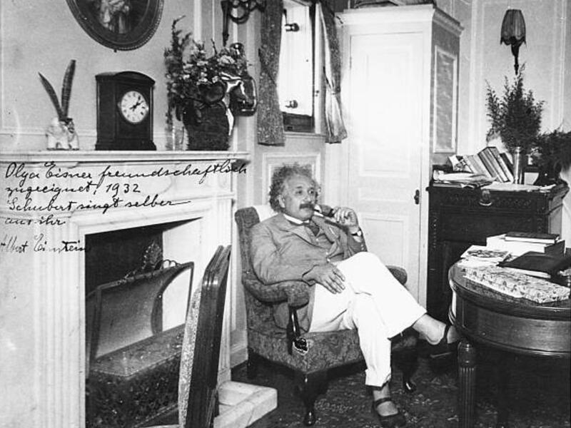 ألبرت أينشتاين