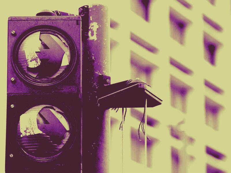 إشارة مرور معطّلة في بيروت (تصوير: مروان طحطح)