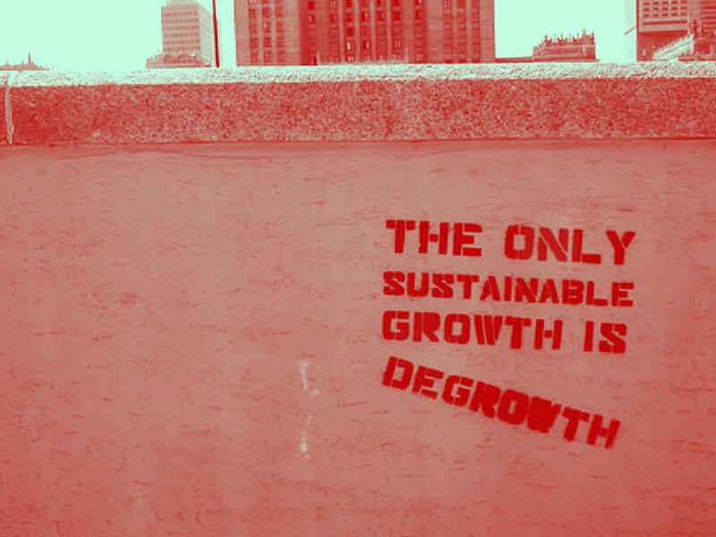 تراجع النمو وازالة الكربون