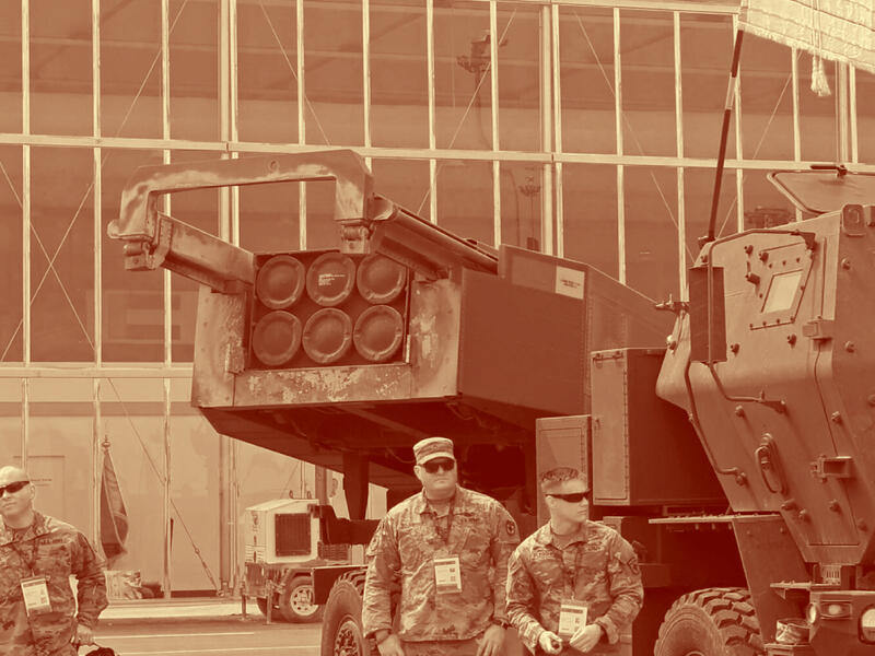 تجار الأسلحة 